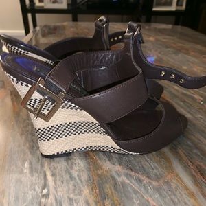 WHITE HOUSE BLACK MARKET HEELS